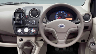 More Cars Should Abandon Infotainment Screens For A Nice Smartphone Mount